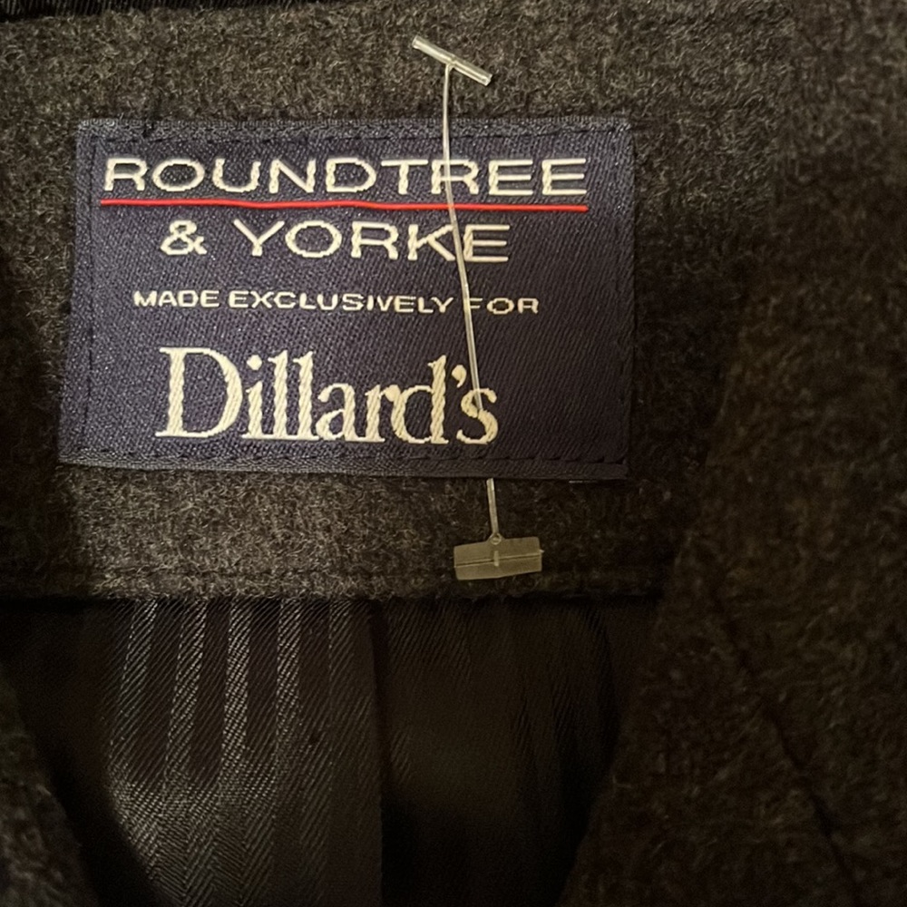 NWOT ROUNDTREE & YORKE DILLARD’S Private Label. Size is 42R. Made of LAMBSWOOL